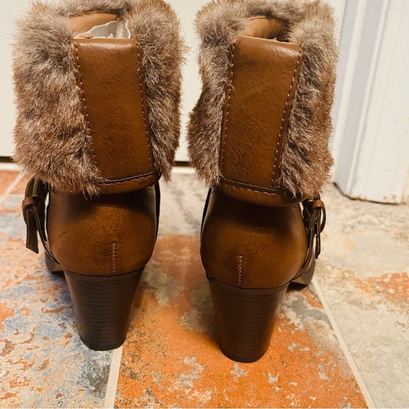 👢NWOB! Fabulous JustFab Fur Topped, Buckle Accents, & Sturdy Heels Ankle Boots! - Picture 8 of 13